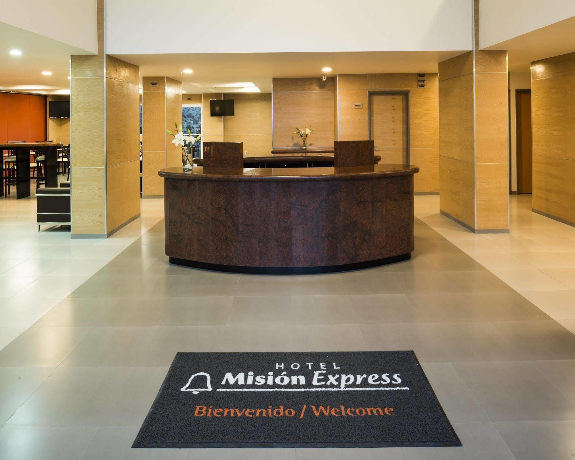 Hotel Mision Express Querétaro Exterior foto